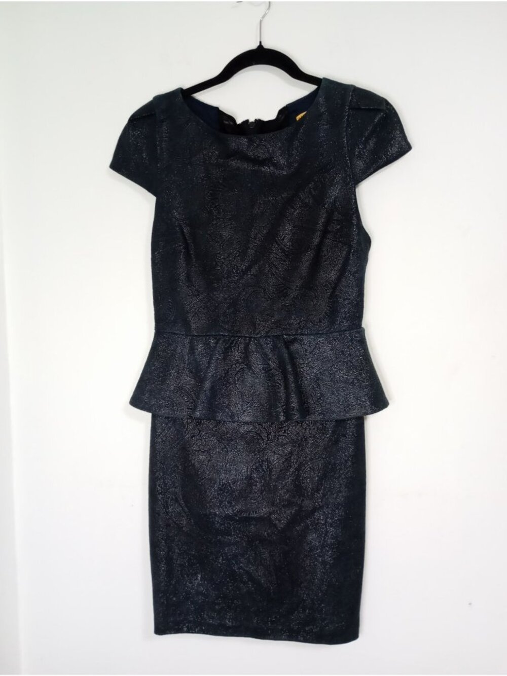 Alice + Olivia Black Jacquard Peplum Sheath Dress Short Sleeve Back Zip